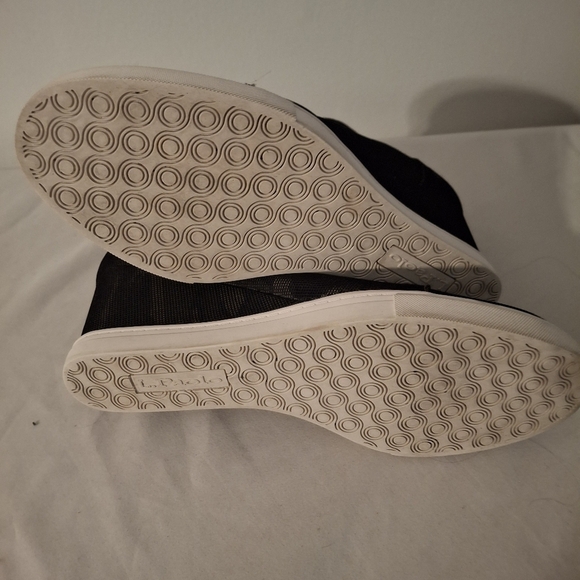 Linea Paolo Felicia Women's Camo Wedge Bootie - Picture 7 of 9